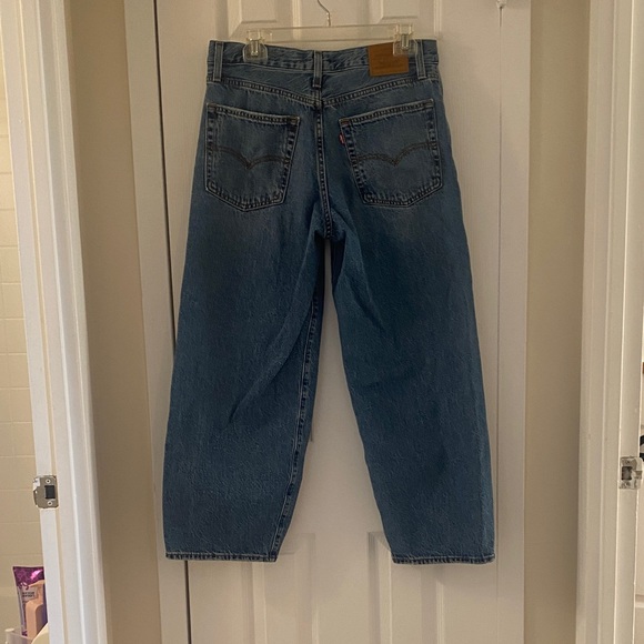 Levi's Baggy Dad Jeans in Medium Blue Wash - Picture 2 of 9